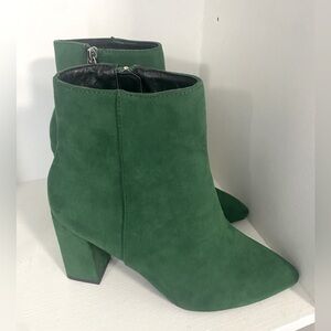 NWOT Women’s SZ 7.5 Madden Girl suede like booties